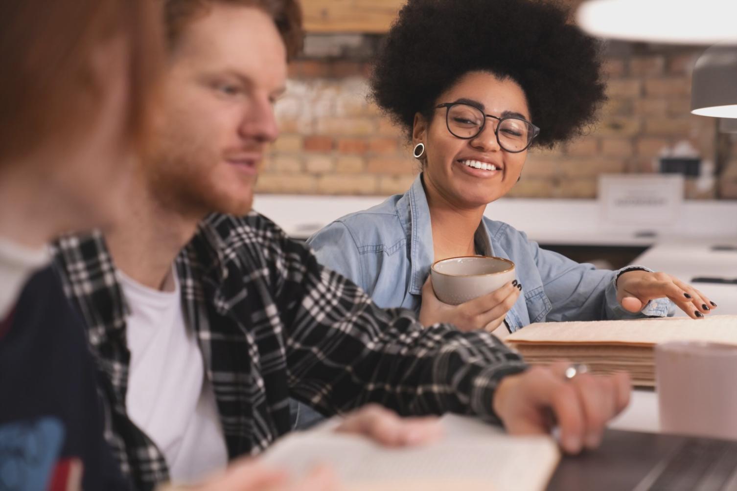 Teilnehmer bei der gemeinsamen Projektarbeit in unseren Räumen