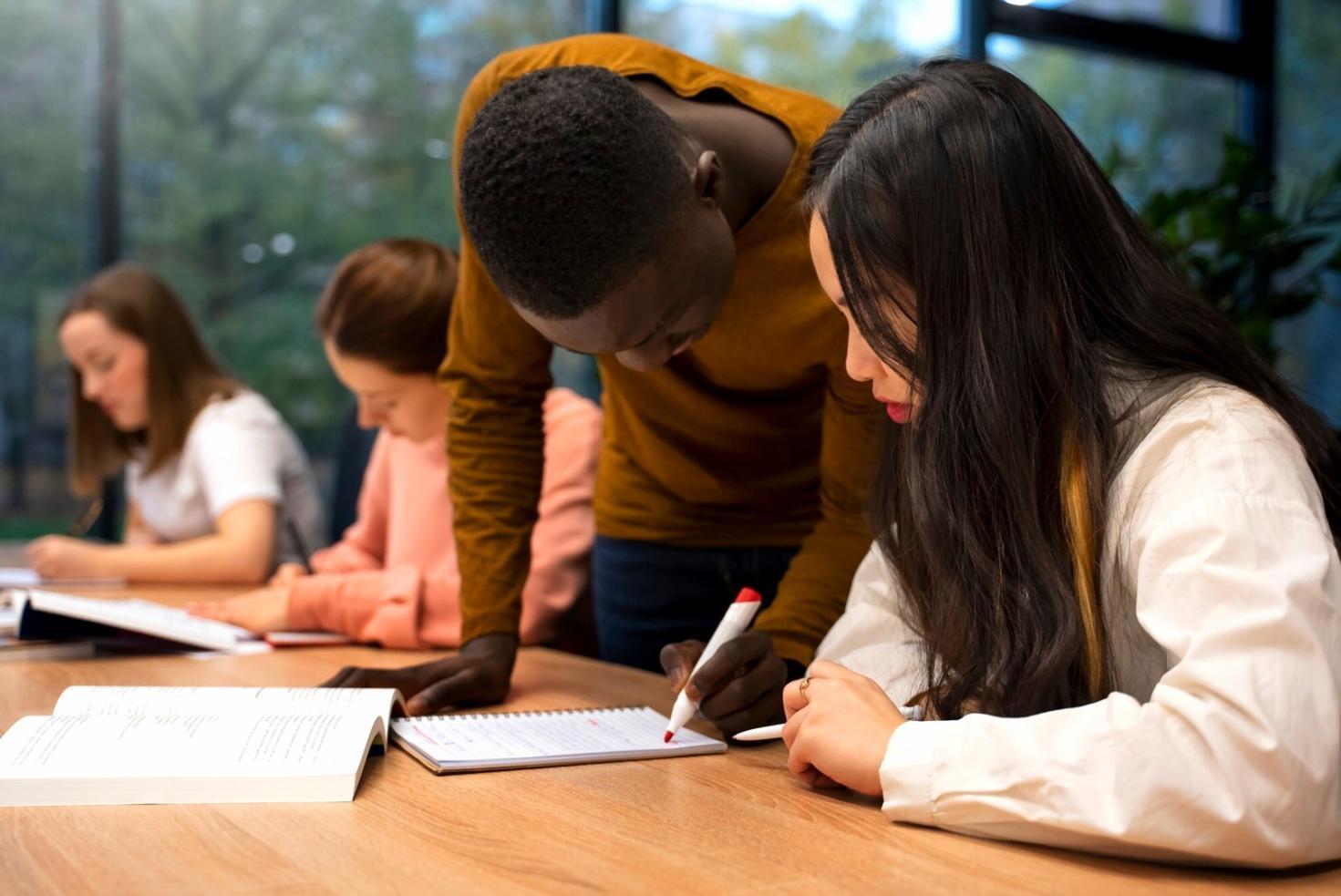 Interaktive Lernsitzung mit praktischen Finanzübungen